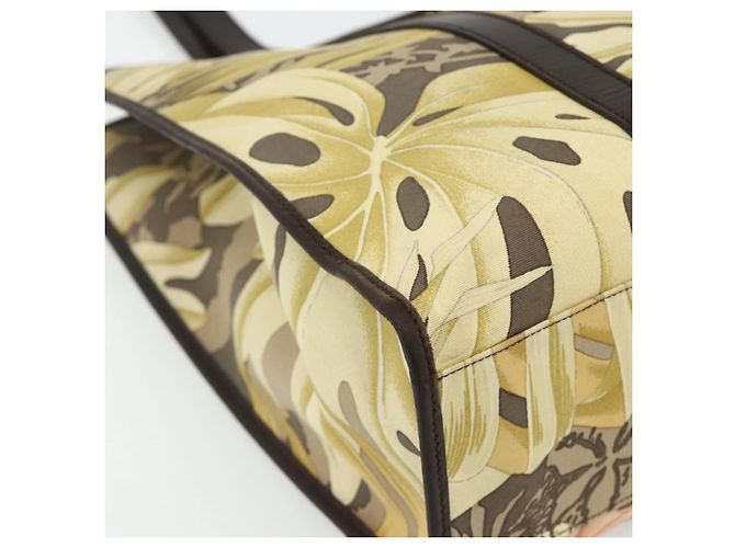 Borsa Tote Salvatore Ferragamo in nylon marrone e oro Auth 179217A D'oro - vista 14