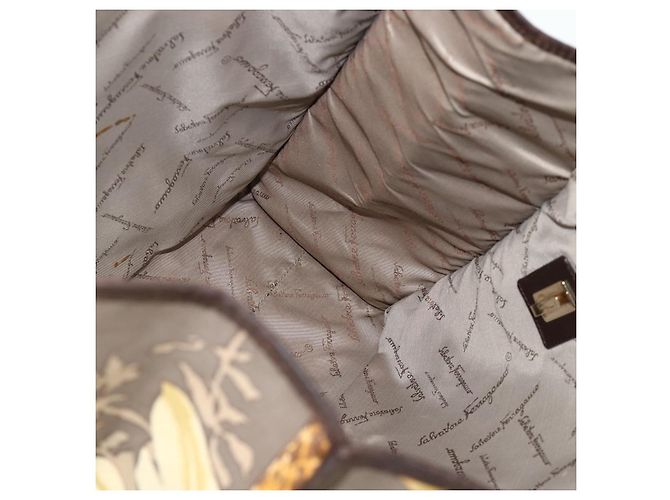 Borsa Tote Salvatore Ferragamo in nylon marrone e oro Auth 179217A D'oro - vista 17