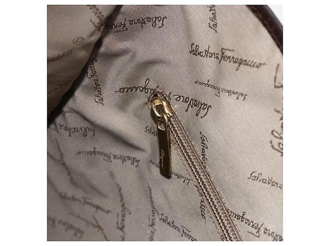 Borsa Tote Salvatore Ferragamo in nylon marrone e oro Auth 179217A D'oro - vista 19