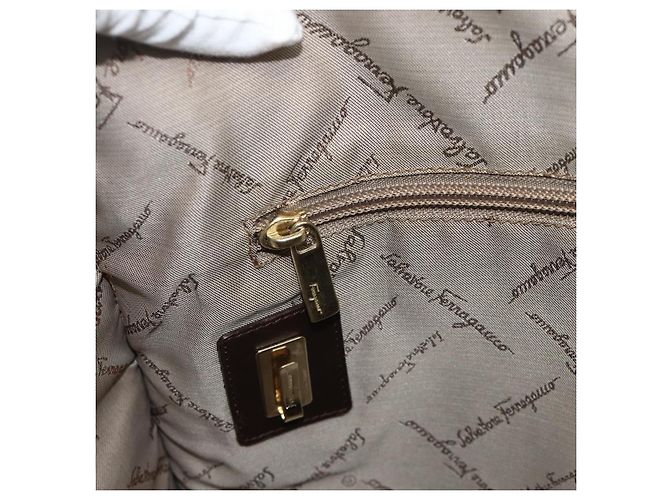 Borsa Tote Salvatore Ferragamo in nylon marrone e oro Auth 179217A D'oro - vista 20