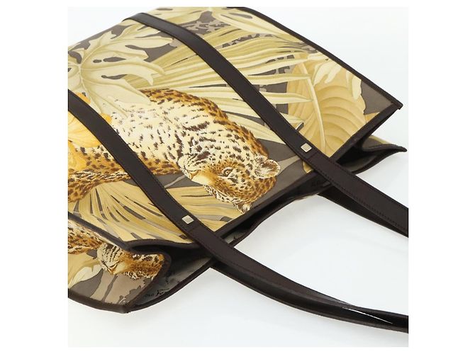 Borsa Tote Salvatore Ferragamo in nylon marrone e oro Auth 179217A D'oro - vista 6