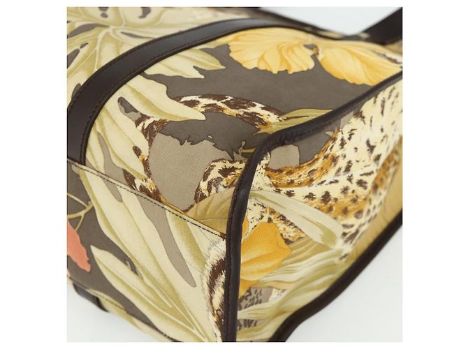 Borsa Tote Salvatore Ferragamo in nylon marrone e oro Auth 179217A D'oro - vista 9