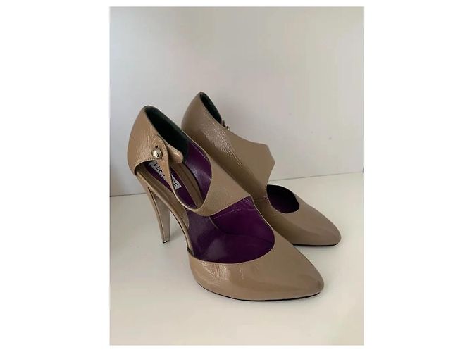 Décolleté Versace in vernice taupe - vista 5