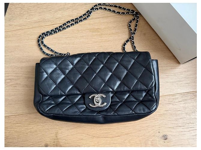 Borsa Chanel Classic Flap in pelle di agnello nera Nero - vista 2
