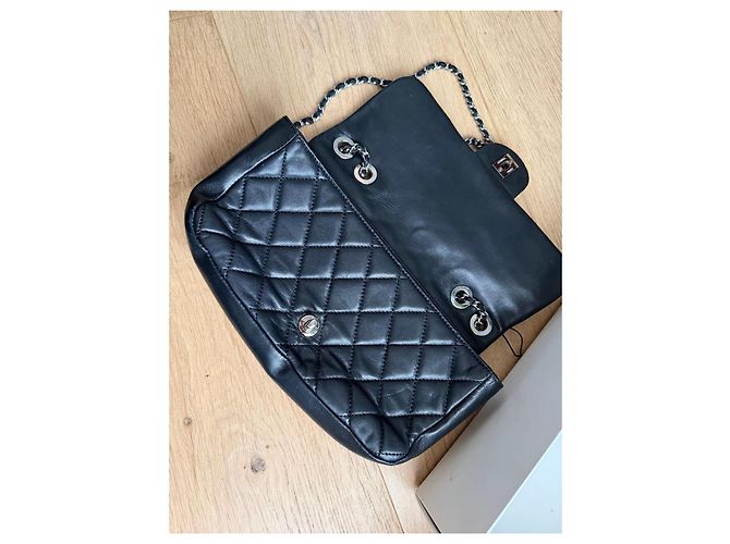 Borsa Chanel Classic Flap in pelle di agnello nera Nero - vista 4