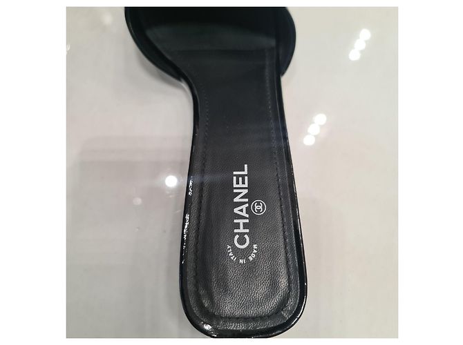 Chanel Mule mit Absatz aus schwarzem Lackleder - Größe 41 Gebraucht - Ansicht 7