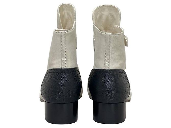 NWB Chanel Rare Cream, Black Gold PearlAnkle Boots Sz.40 - vista 5