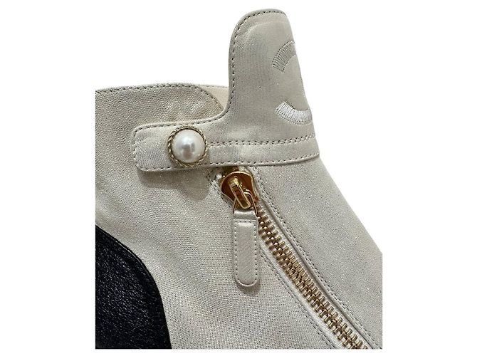 NWB Chanel Rare Cream, Black Gold PearlAnkle Boots Sz.40 - vista 6
