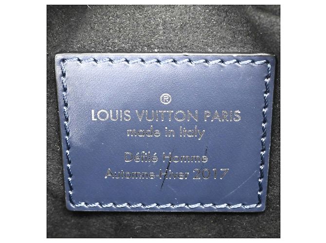 Borsa a tracolla Louis Vuitton Danube PM Nero Blu navy Monogramma - vista 10