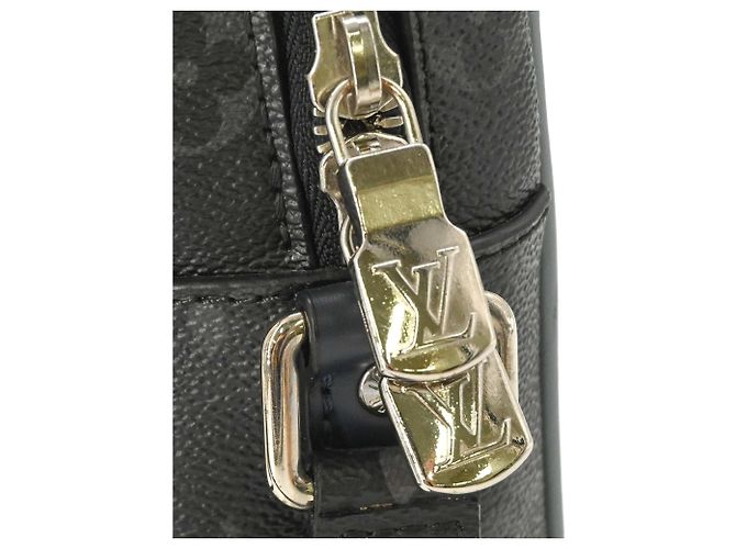 Borsa a tracolla Louis Vuitton Danube PM Nero Blu navy Monogramma - vista 8
