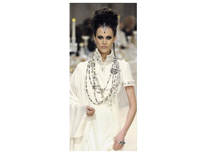 Collana Chanel Paris-Bombay Métiers d'Art 2012 con Pendente Nero Bianco Beige Metallico - vista 6