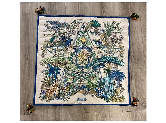 Christian Dior Premium Meditation Mat (Fall Paris-Mumbai 2023 runway collection) - view 2