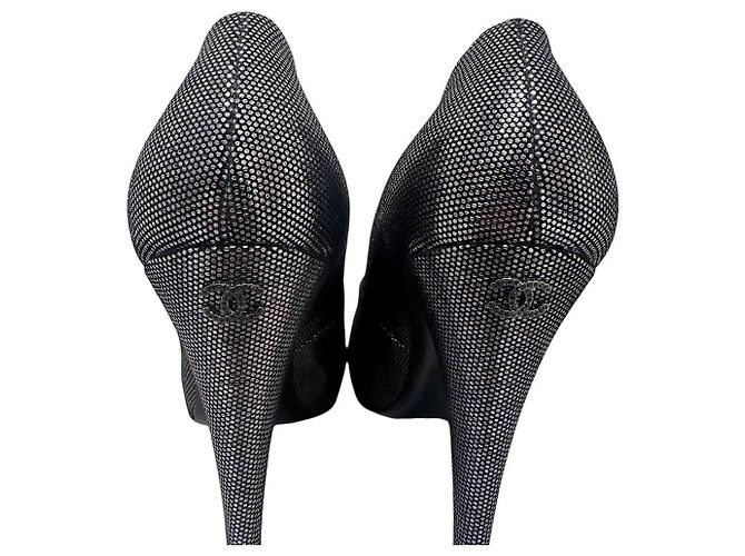 Chanel Wildleder-Pumps mit Interlocking CC Logo - Größe 41 gebraucht (NWOB) - Ansicht 5