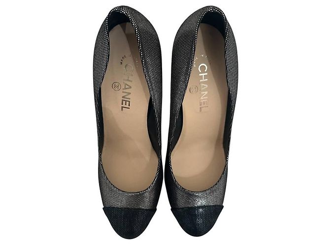 Chanel Wildleder-Pumps mit Interlocking CC Logo - Größe 41 gebraucht (NWOB) - Ansicht 6