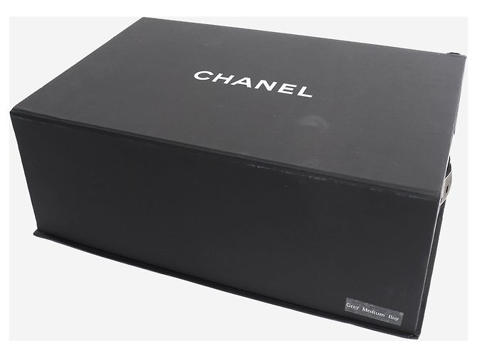 Chanel Boy Tasche aus Leder mit mittlerem Chevron-Steppmuster grau 2014 - Ansicht 13
