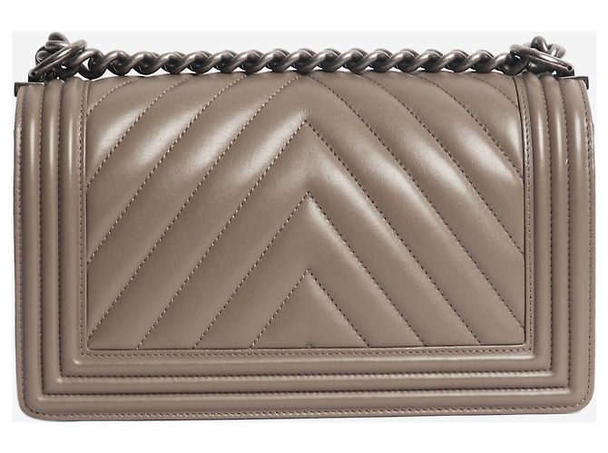 Chanel Boy Tasche aus Leder mit mittlerem Chevron-Steppmuster grau 2014 - Ansicht 3