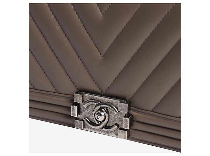 Chanel Boy Tasche aus Leder mit mittlerem Chevron-Steppmuster grau 2014 - Ansicht 5
