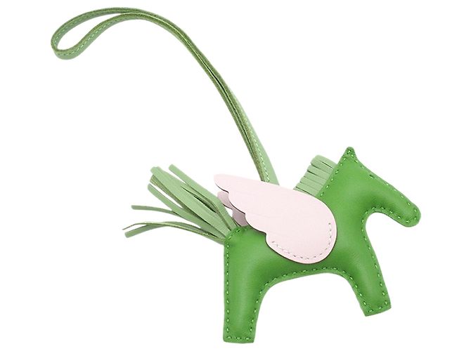 Charm per borsa Hermès Grigri Rodeo Pegase in agnello Milo verde e pelle Swift PM Rosa - vista 2