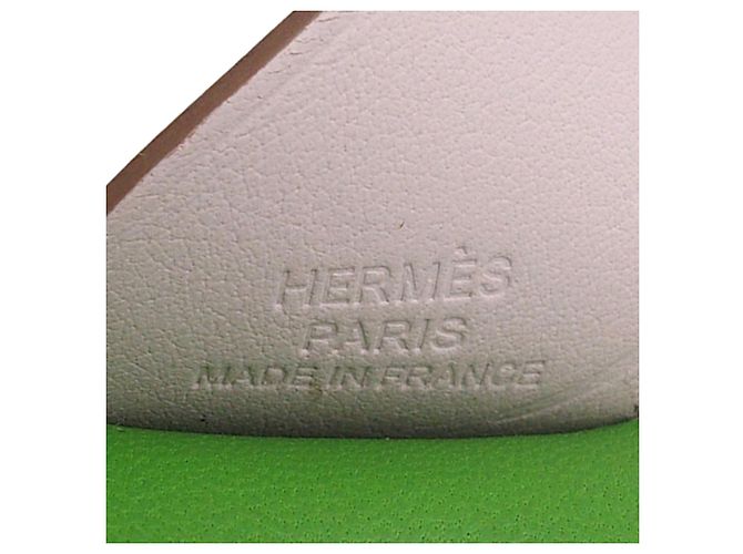 Charm per borsa Hermès Grigri Rodeo Pegase in agnello Milo verde e pelle Swift PM Rosa - vista 3