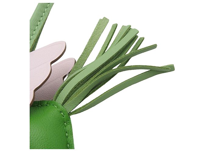 Charm per borsa Hermès Grigri Rodeo Pegase in agnello Milo verde e pelle Swift PM Rosa - vista 7