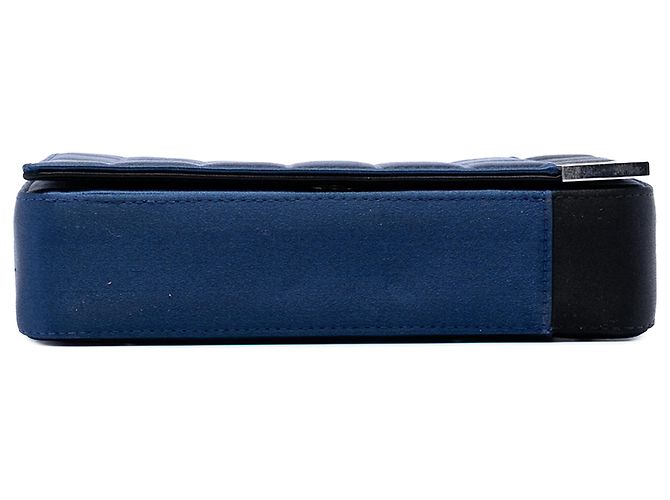 Borsa a tracolla Chanel Blue Mini Chocolate Bar in raso - vista 3