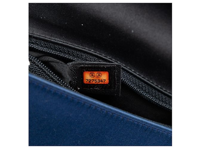 Borsa a tracolla Chanel Blue Mini Chocolate Bar in raso - vista 6