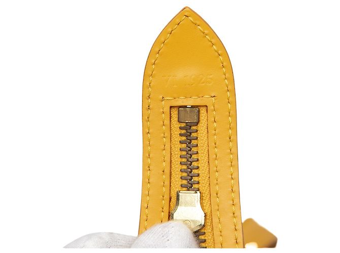 Louis Vuitton Yellow Epi Saint Jacques PM Short Strap Giallo - vista 6
