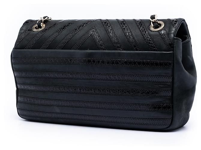 Chanel Black Chevron Python Embossed Calfskin and Suede Single Flap Nero - vista 2