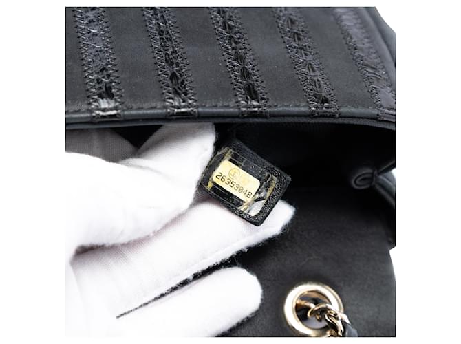 Chanel Black Chevron Python Embossed Calfskin and Suede Single Flap Nero - vista 6