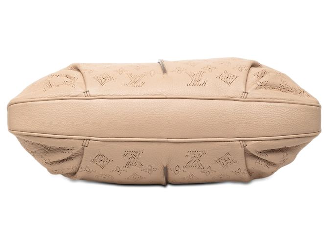 Louis Vuitton Beige Monogram Mahina Selene MM - vista 3