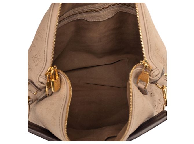 Louis Vuitton Beige Monogram Mahina Selene MM - vista 4