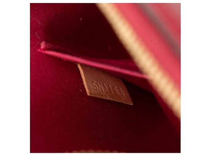 Louis Vuitton Alma BB in monogramma vernis rosso - vista 6