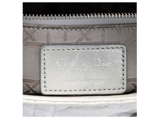 Lady Dior Mini aus irisierendem silbernem Lammleder Cannage Dior - Ansicht 5