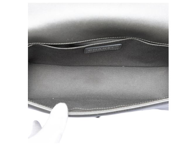 Chanel Boy Flap aus gestepptem Lammleder Grau Old Medium Braun Anthrazitgrau - Ansicht 4
