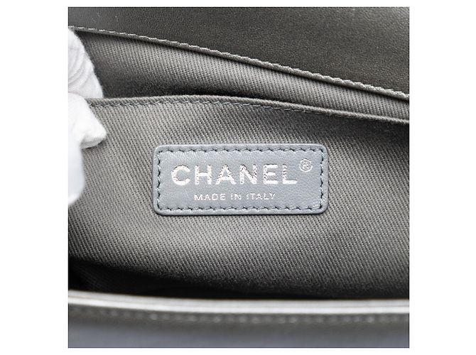 Chanel Boy Flap aus gestepptem Lammleder Grau Old Medium Braun Anthrazitgrau - Ansicht 5