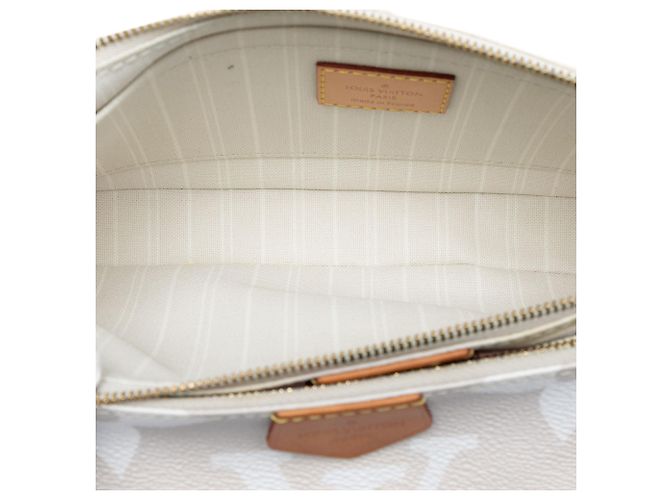 Louis Vuitton Beige Monogram Giant By The Pool Multi Pochette Accessoires - vista 4