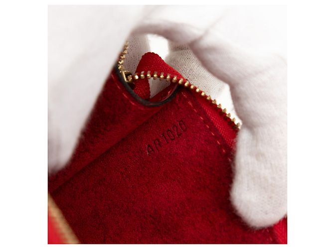 Louis Vuitton Pochette Accessoires in Epi rosso - vista 6