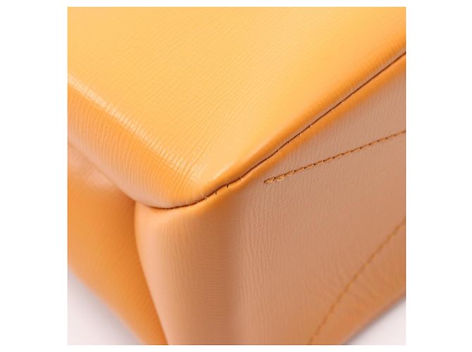 Sac cabas en cuir orange Louis Vuitton - vue 6