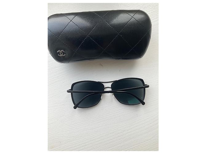 Gafas de sol Chanel negras con estuche acolchado Negro - vista 2