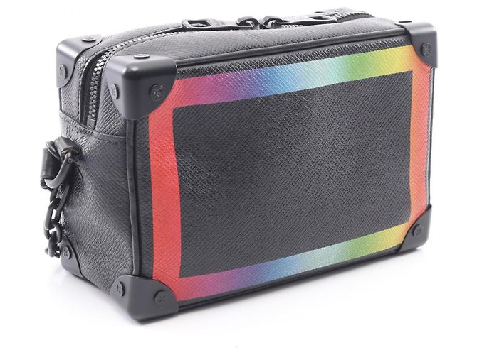 Borsa a tracolla Louis Vuitton Mini Soft Trunk Taiga Rainbow Nero Multicolore - vista 2