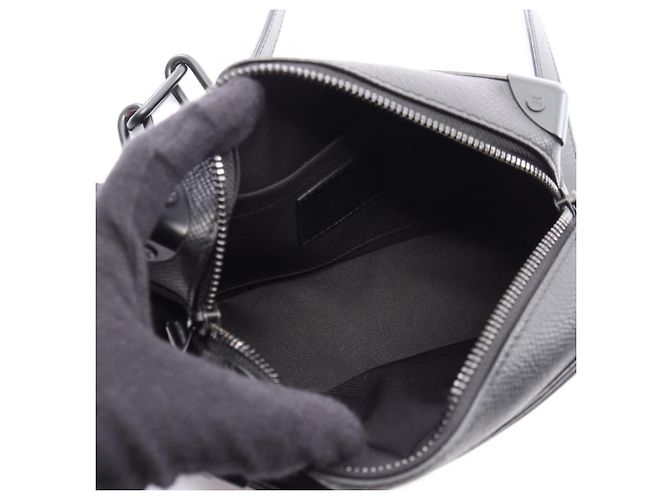 Borsa a tracolla Louis Vuitton Mini Soft Trunk Taiga Rainbow Nero Multicolore - vista 3