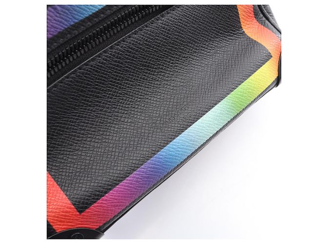 Borsa a tracolla Louis Vuitton Mini Soft Trunk Taiga Rainbow Nero Multicolore - vista 8