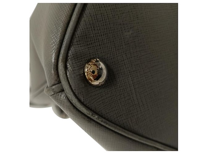 Prada Medium Galleria Double Zip Tote Bag aus grauem Saffiano-Leder - Ansicht 7