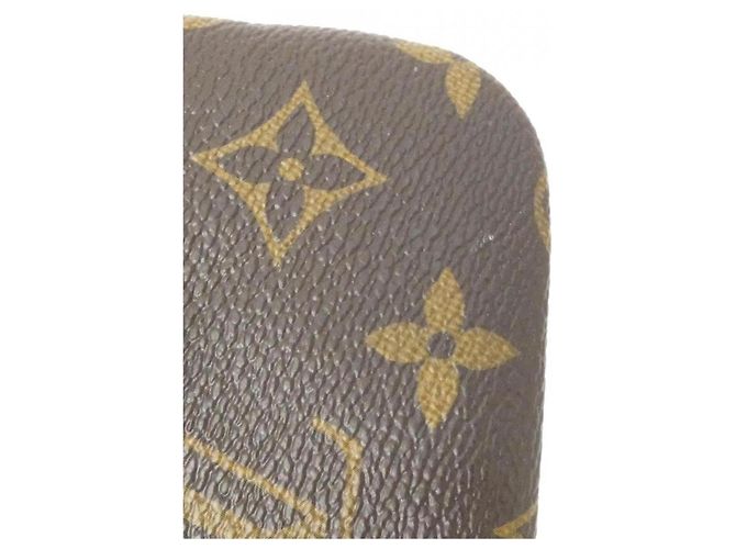 Vivienne Louis Vuitton Monogram Pochette Clé Castaño - vista 3