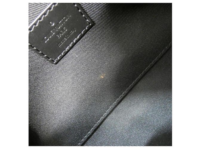 Borsa a tracolla Louis Vuitton Monogram Macassar Soft Polochon Marrone D'oro - vista 8
