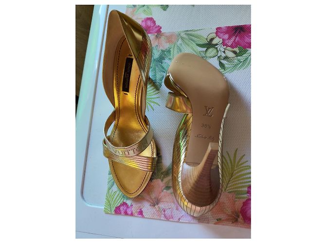 Louis Vuitton Sandali con Tacco Dorati D'oro - vista 2