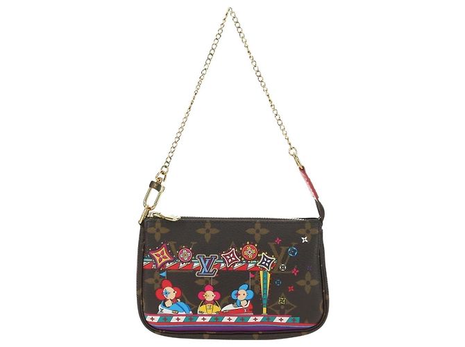LOUIS VUITTON Vivienne Mini Pochette Accessoires Pochette M81965 LV Auth 178030M Monogramma - vista 13