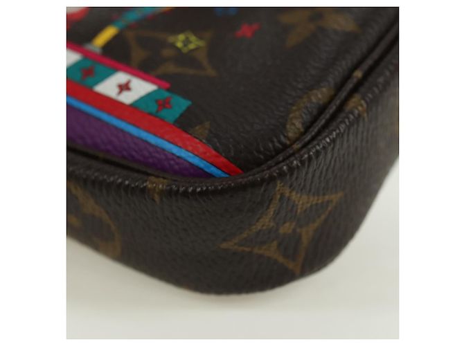 LOUIS VUITTON Vivienne Mini Pochette Accessoires Pochette M81965 LV Auth 178030M Monogramma - vista 15