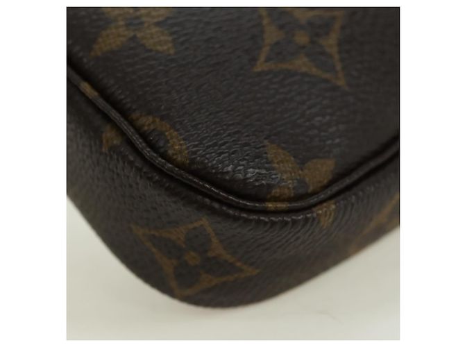 LOUIS VUITTON Vivienne Mini Pochette Accessoires Pochette M81965 LV Auth 178030M Monogramma - vista 16