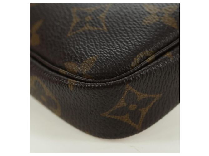 LOUIS VUITTON Vivienne Mini Pochette Accessoires Pochette M81965 LV Auth 178030M Monogramma - vista 17